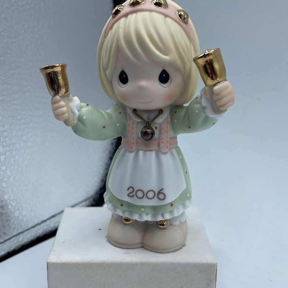 Vintage 2006 Precious Moments “ Ringing in the season” figurine